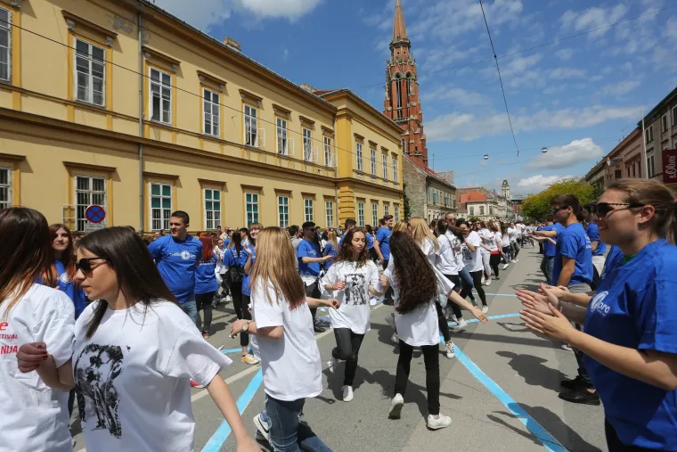 Maturanti okupirali ulice hrvatskih gradova: ovako slave zadnji dan &scaron;kole
