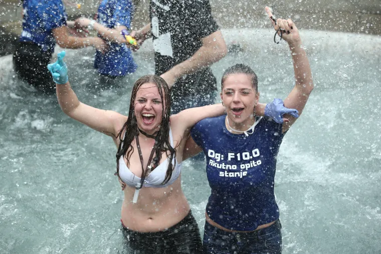 Maturanti okupirali ulice hrvatskih gradova: ovako slave zadnji dan &scaron;kole