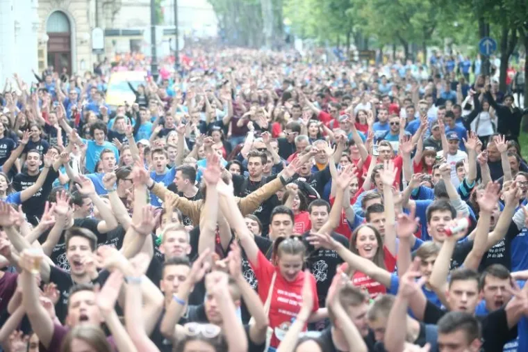 Učenici zavr&scaron;nih razreda zagrebačkih srednjih &scaron;kola slave svoj dan.