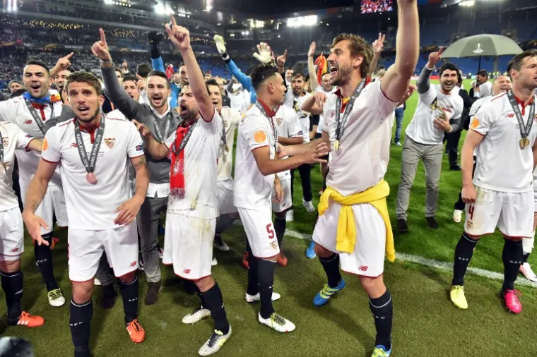 TOTALNA LUDNICA: Ovako su nogometa&scaron;i Seville proslavili osvajanje Europske lige