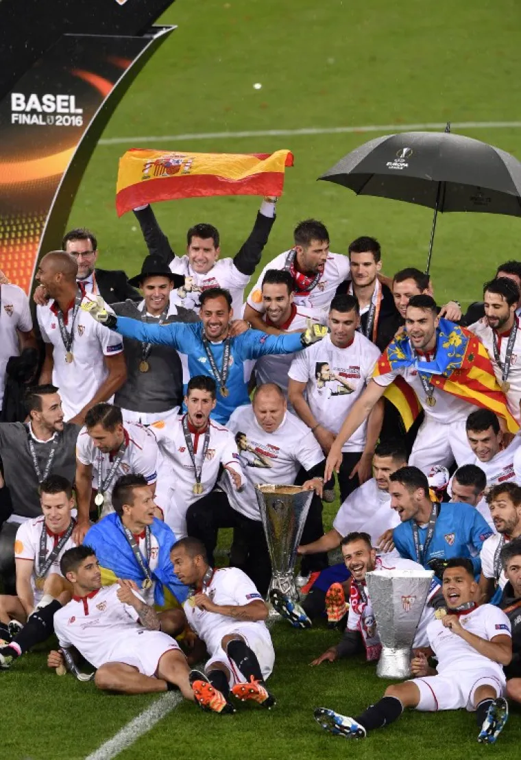 TOTALNA LUDNICA: Ovako su nogometa&scaron;i Seville proslavili osvajanje Europske lige