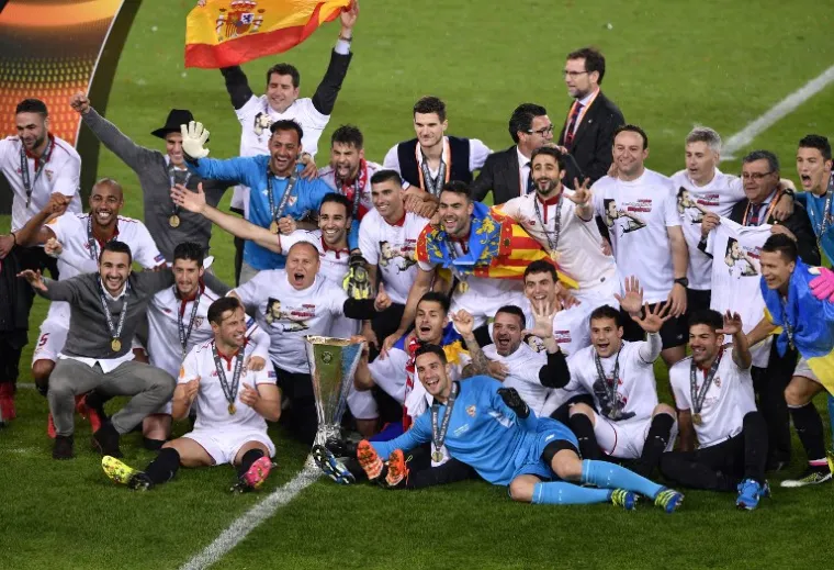 TOTALNA LUDNICA: Ovako su nogometa&scaron;i Seville proslavili osvajanje Europske lige