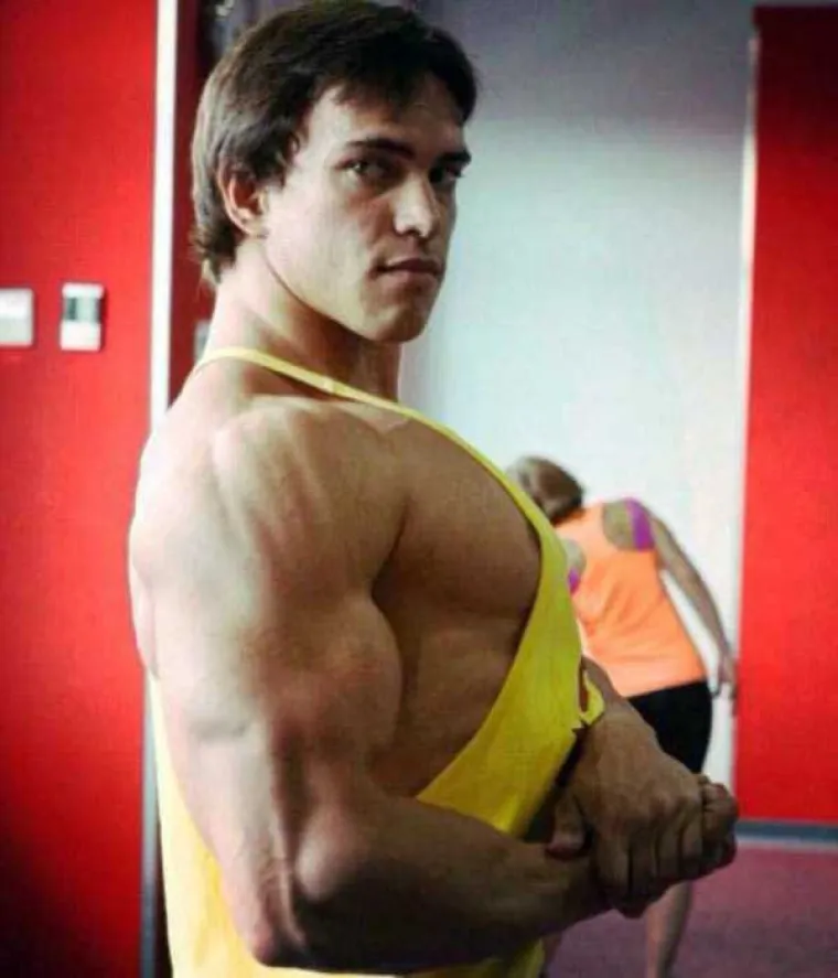 FRAPANTNA SLIČNOST: Upoznajte mladog bildera koji izgleda baš kao Schwarzenegger