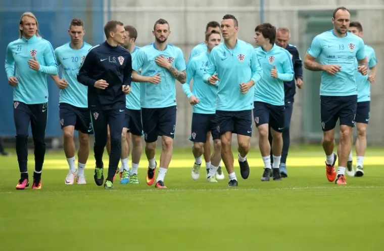 U DOBROM DRU&Scaron;TVU: Mamić i &Scaron;uker s Milom Horvat pratili trening reprezentacije