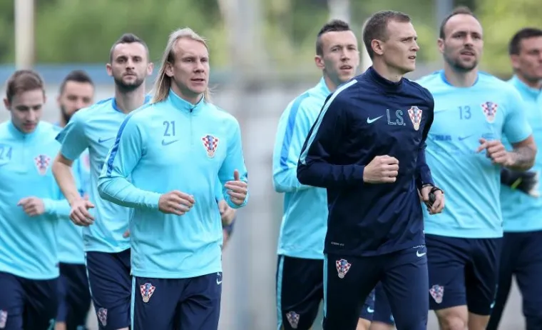 U DOBROM DRU&Scaron;TVU: Mamić i &Scaron;uker s Milom Horvat pratili trening reprezentacije