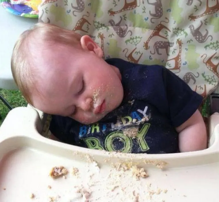 DJECA SU STALNI IZVOR SREĆE, POGOTOVO ONIMA KOJI IH NEMAJU: Mali musavci nasmijali sve osim svojih roditelja