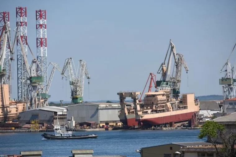 DUG 152 METRA: Pogledajte kakva je mrcina danas porinuta u pulskom Uljaniku
