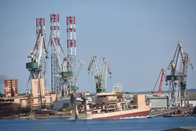 DUG 152 METRA: Pogledajte kakva je mrcina danas porinuta u pulskom Uljaniku