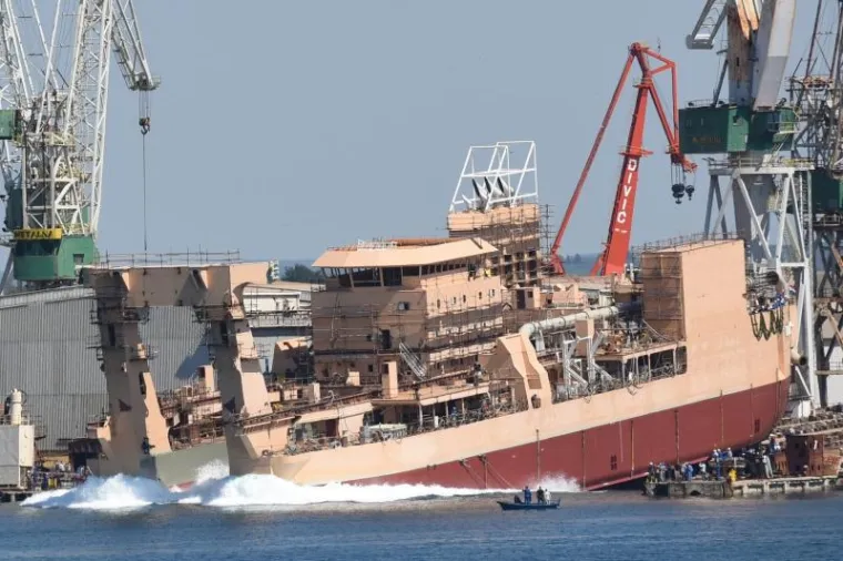 DUG 152 METRA: Pogledajte kakva je mrcina danas porinuta u pulskom Uljaniku