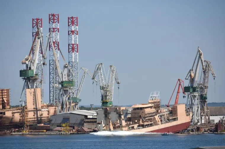 DUG 152 METRA: Pogledajte kakva je mrcina danas porinuta u pulskom Uljaniku