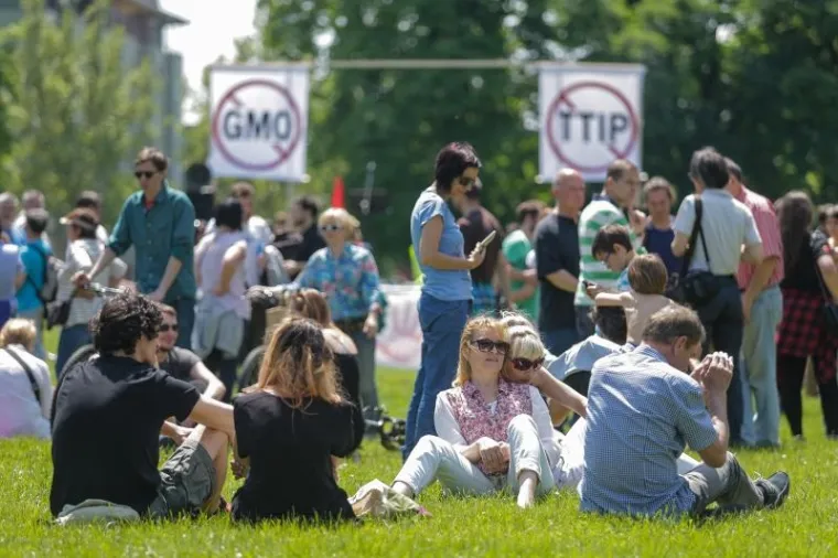 PROSVJED PROTIV GMO-a: U Zagrebu se okupilo mnoštvo građana s maštovitim transparentima