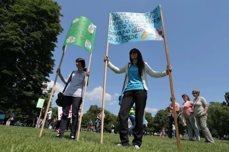 PROSVJED PROTIV GMO-a: U Zagrebu se okupilo mnoštvo građana s maštovitim transparentima