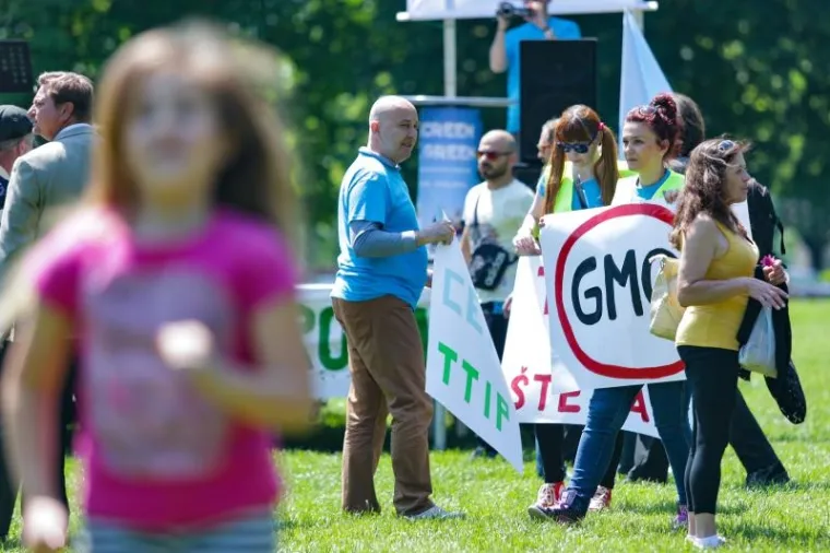 PROSVJED PROTIV GMO-a: U Zagrebu se okupilo mnoštvo građana s maštovitim transparentima