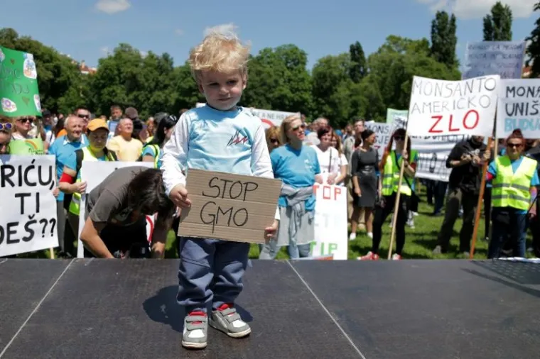 PROSVJED PROTIV GMO-a: U Zagrebu se okupilo mnoštvo građana s maštovitim transparentima