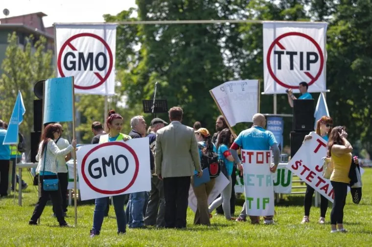 PROSVJED PROTIV GMO-a: U Zagrebu se okupilo mnoštvo građana s maštovitim transparentima