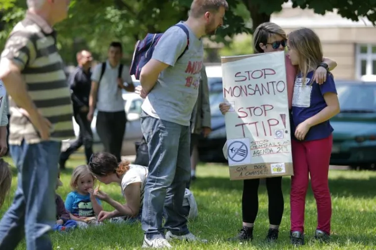 PROSVJED PROTIV GMO-a: U Zagrebu se okupilo mnoštvo građana s maštovitim transparentima