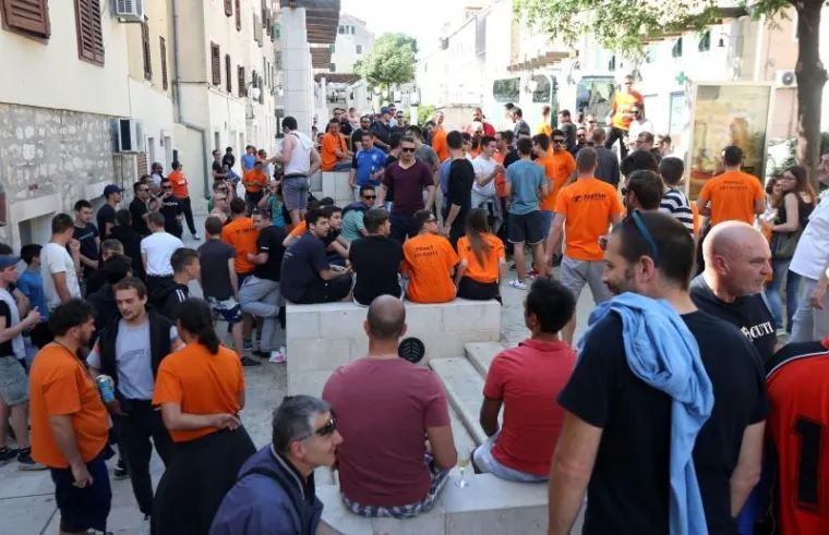 SVI SU NA NOGAMA: &Scaron;ibenik zahvatilo navijačko ludilo kakvo ovaj grad ne pamti
