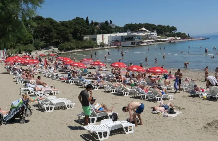 PRIRODNE LJEPOTE HRVATSKE: Sunce izmamilo kupače i na Jadranu i na obalama rijeka