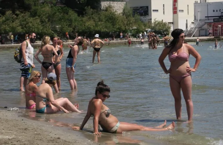 PRIRODNE LJEPOTE HRVATSKE: Sunce izmamilo kupače i na Jadranu i na obalama rijeka