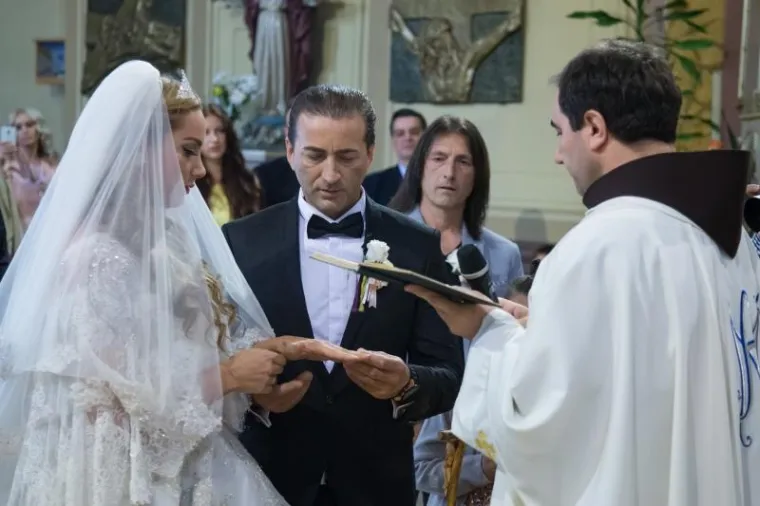 FOTOGALERIJA: SIMONA NA VJENČANJU PLAKALA OD SREĆE: 'Bogu hvala na ovome! Sačuvala nas je sveta čistoća tijela'