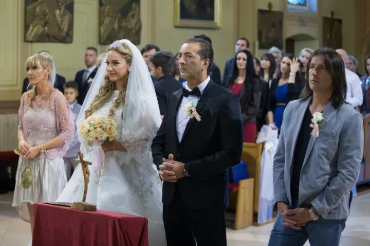 FOTOGALERIJA: SIMONA NA VJENČANJU PLAKALA OD SREĆE: 'Bogu hvala na ovome! Sačuvala nas je sveta čistoća tijela'