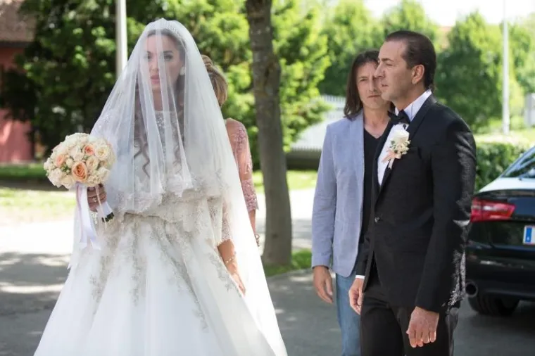 FOTOGALERIJA: SIMONA NA VJENČANJU PLAKALA OD SREĆE: 'Bogu hvala na ovome! Sačuvala nas je sveta čistoća tijela'