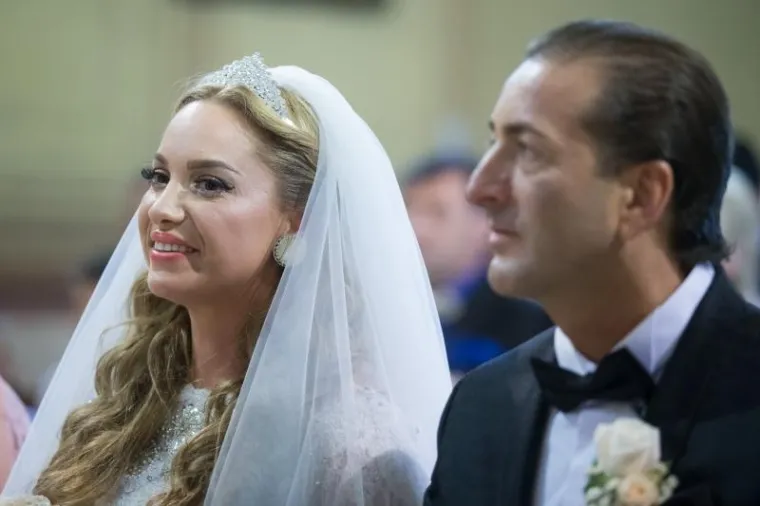 FOTOGALERIJA: SIMONA NA VJENČANJU PLAKALA OD SREĆE: 'Bogu hvala na ovome! Sačuvala nas je sveta čistoća tijela'