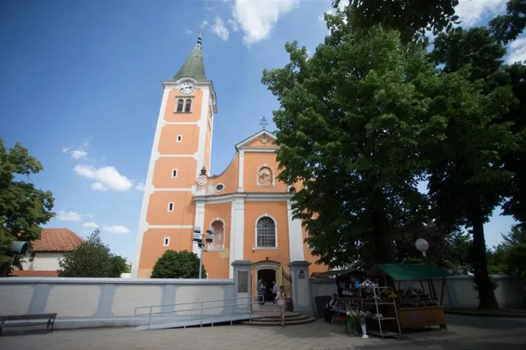 FOTOGALERIJA: SIMONA NA VJENČANJU PLAKALA OD SREĆE: 'Bogu hvala na ovome! Sačuvala nas je sveta čistoća tijela'