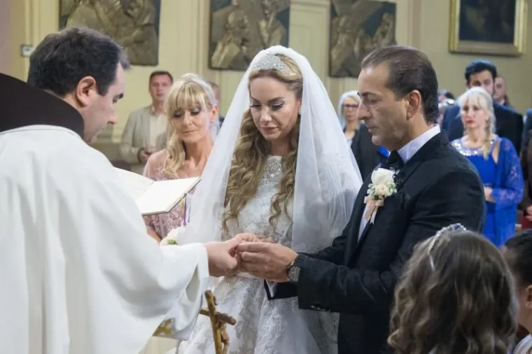 FOTOGALERIJA: SIMONA NA VJENČANJU PLAKALA OD SREĆE: 'Bogu hvala na ovome! Sačuvala nas je sveta čistoća tijela'