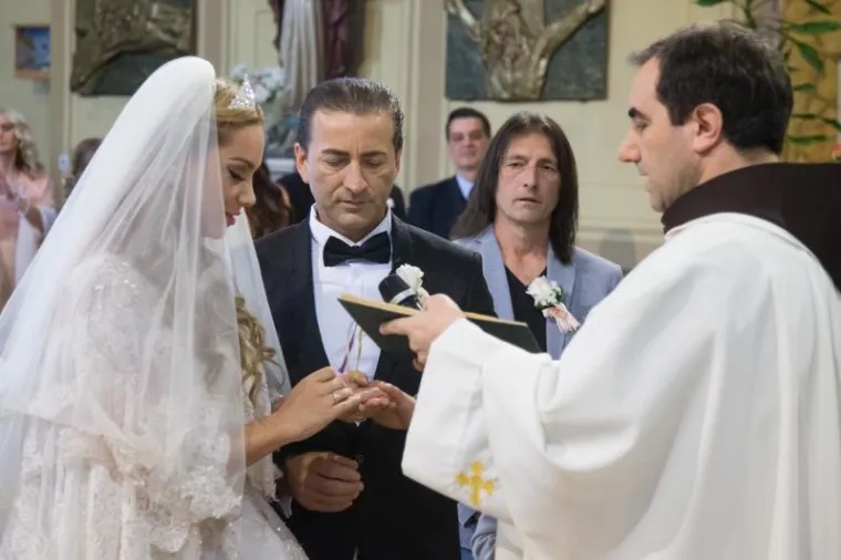 FOTOGALERIJA: SIMONA NA VJENČANJU PLAKALA OD SREĆE: 'Bogu hvala na ovome! Sačuvala nas je sveta čistoća tijela'