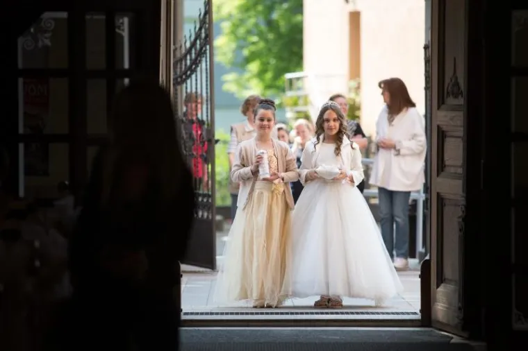 FOTOGALERIJA: SIMONA NA VJENČANJU PLAKALA OD SREĆE: 'Bogu hvala na ovome! Sačuvala nas je sveta čistoća tijela'