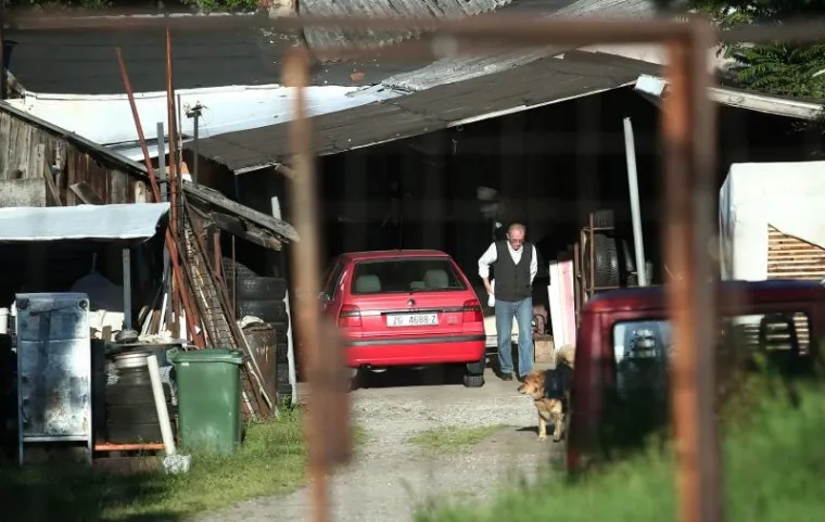 Prisilna deložacija obitelji Brčina koja živi u posljednjoj kući koja smeta proširenju Branimirove ulice.