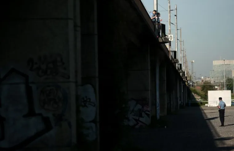 POLICIJA OGRADILA PODRUČJE: Prisilna deložacija obitelji Brčina