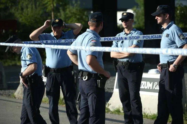 POLICIJA OGRADILA PODRUČJE: Prisilna deložacija obitelji Brčina