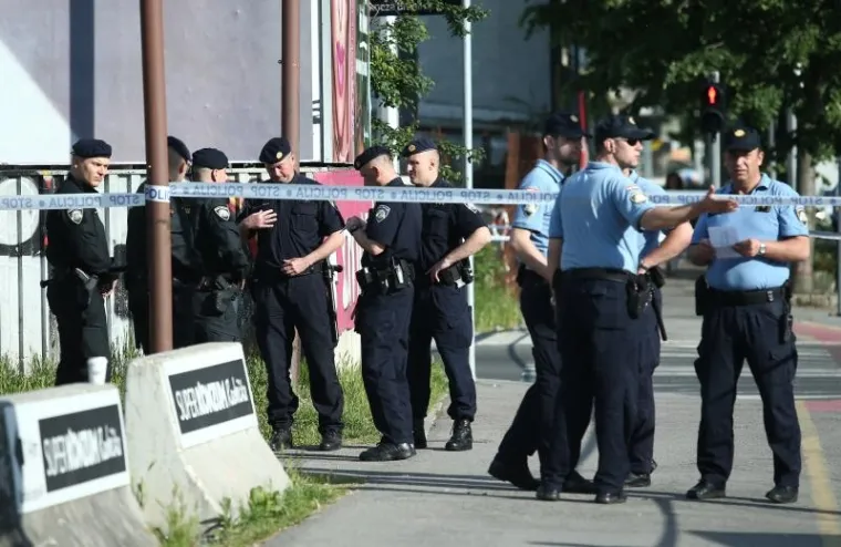 POLICIJA OGRADILA PODRUČJE: Prisilna deložacija obitelji Brčina