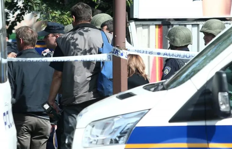 POLICIJA OGRADILA PODRUČJE: Prisilna deložacija obitelji Brčina