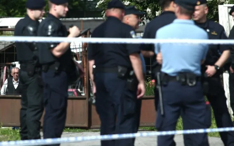 POLICIJA OGRADILA PODRUČJE: Prisilna deložacija obitelji Brčina