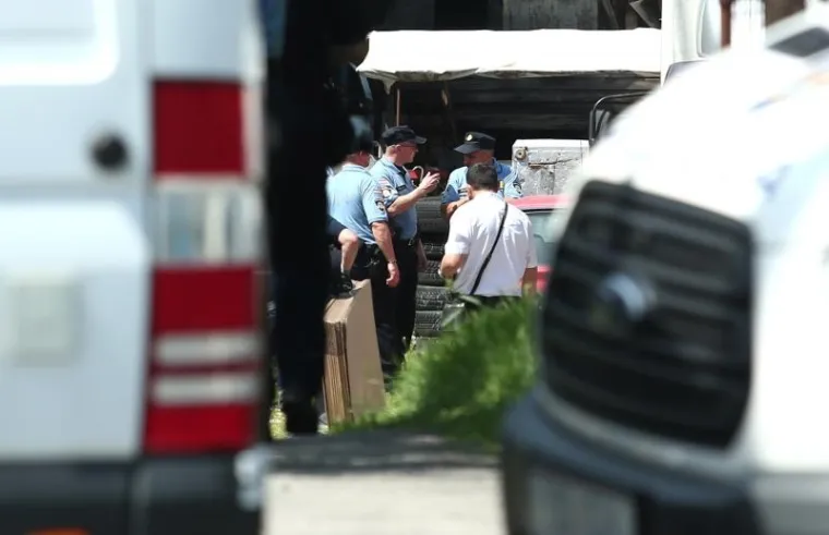 POLICIJA OGRADILA PODRUČJE: Prisilna deložacija obitelji Brčina