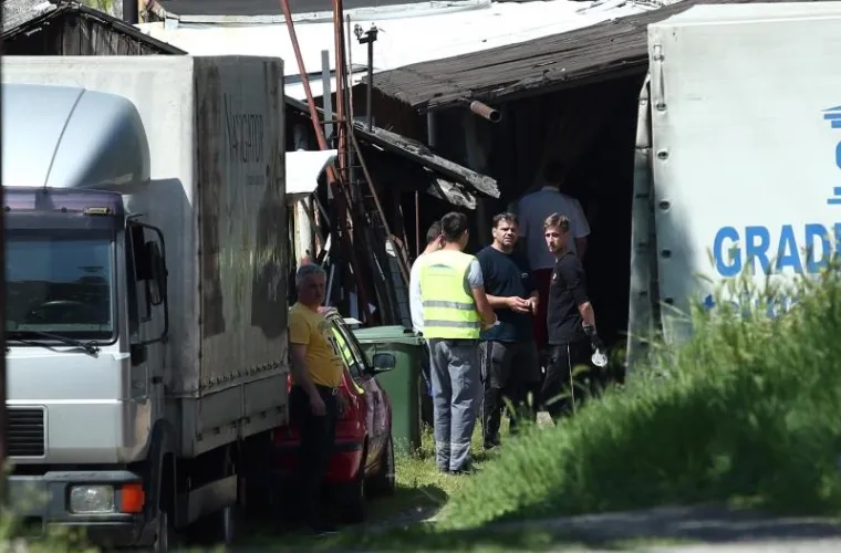 POLICIJA OGRADILA PODRUČJE: Prisilna deložacija obitelji Brčina