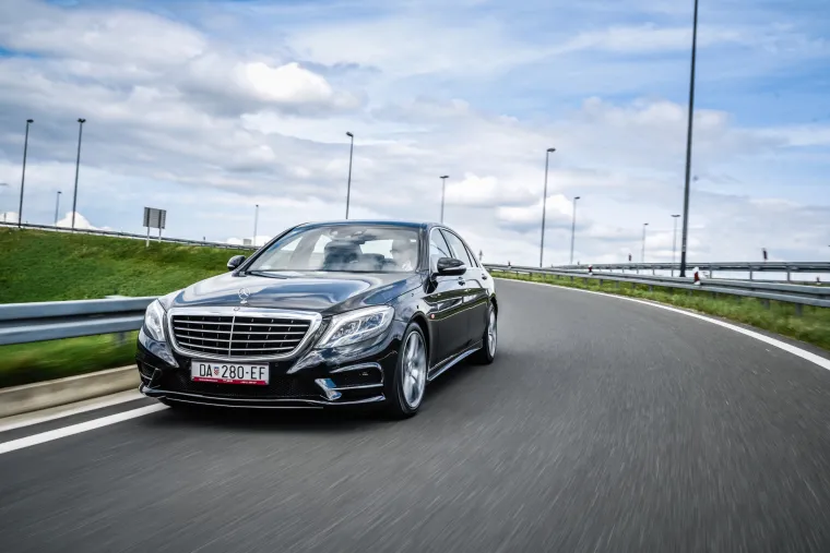 ZAVIRITE U SENZACIONALNU LIMUZINU: Ova galerija potvrđuje zašto Mercedesovu S klasu zovu Kraljem asfalta