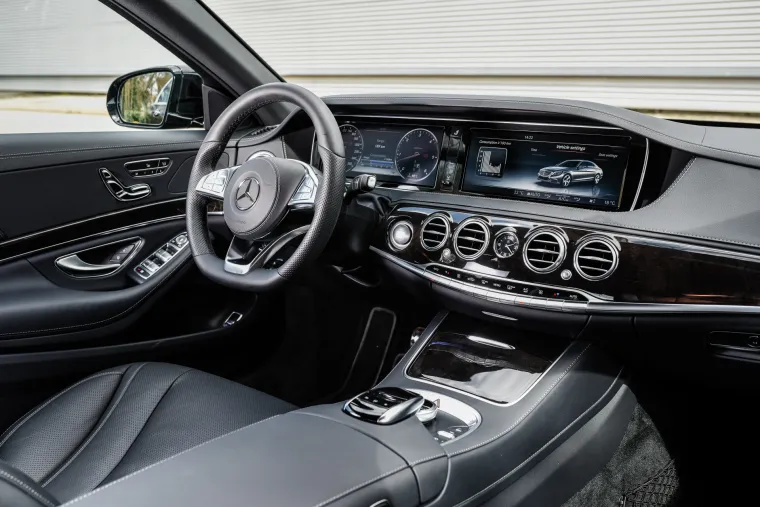 ZAVIRITE U SENZACIONALNU LIMUZINU: Ova galerija potvrđuje za&scaron;to Mercedesovu S klasu zovu Kraljem asfalta