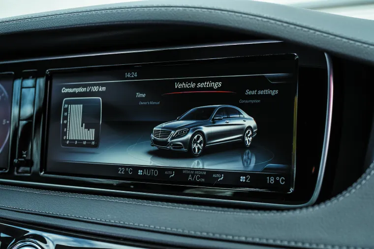 ZAVIRITE U SENZACIONALNU LIMUZINU: Ova galerija potvrđuje za&scaron;to Mercedesovu S klasu zovu Kraljem asfalta