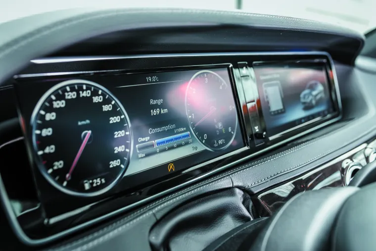 ZAVIRITE U SENZACIONALNU LIMUZINU: Ova galerija potvrđuje za&scaron;to Mercedesovu S klasu zovu Kraljem asfalta