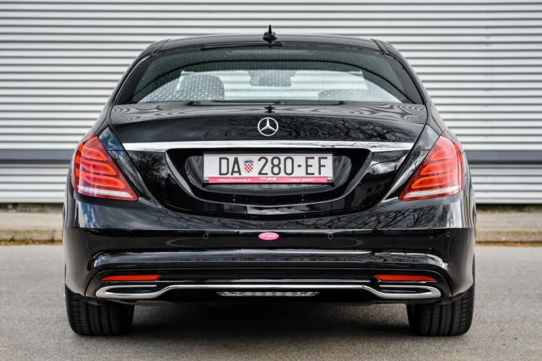 ZAVIRITE U SENZACIONALNU LIMUZINU: Ova galerija potvrđuje za&scaron;to Mercedesovu S klasu zovu Kraljem asfalta