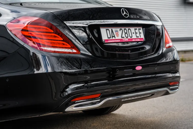 ZAVIRITE U SENZACIONALNU LIMUZINU: Ova galerija potvrđuje za&scaron;to Mercedesovu S klasu zovu Kraljem asfalta