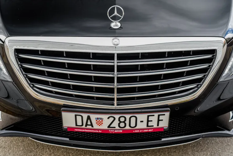 ZAVIRITE U SENZACIONALNU LIMUZINU: Ova galerija potvrđuje za&scaron;to Mercedesovu S klasu zovu Kraljem asfalta
