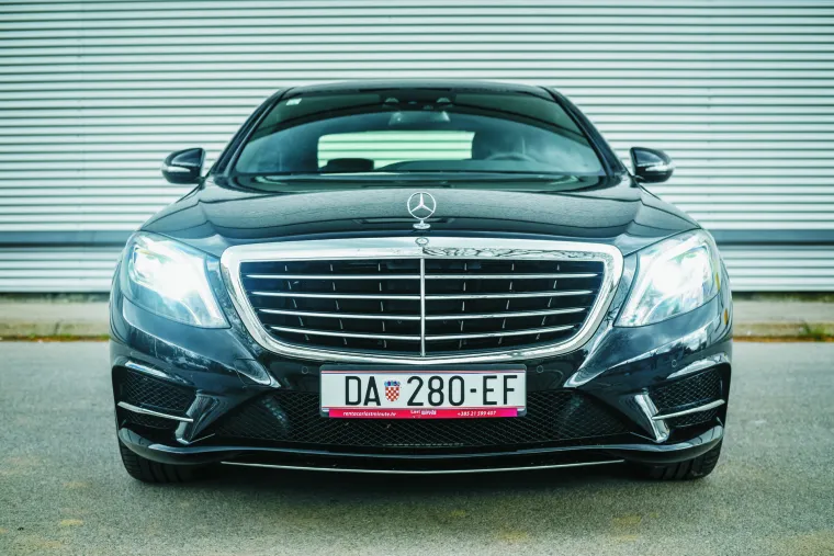 ZAVIRITE U SENZACIONALNU LIMUZINU: Ova galerija potvrđuje za&scaron;to Mercedesovu S klasu zovu Kraljem asfalta