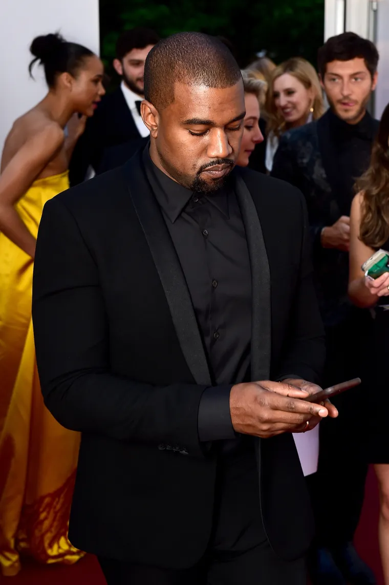 Pojavila se u prozirnoj haljini: Kim je i na stotom rođendanu 'modne biblije' uspjela svu pažnju usmjeriti na sebe