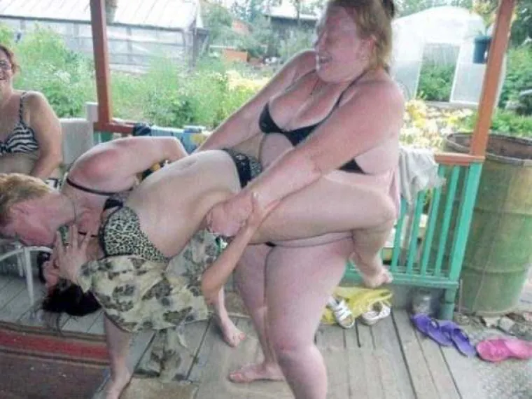 Do&scaron;lo je vrijeme da opet zavirimo u Rusiju i podsjetimo se za&scaron;to su najbizarniji narod na svijetu. U galeriji vam prenosimo neke od prizora koji ih već godinama drže na prvom mjestu prestižne ljestvice bizarnosti.