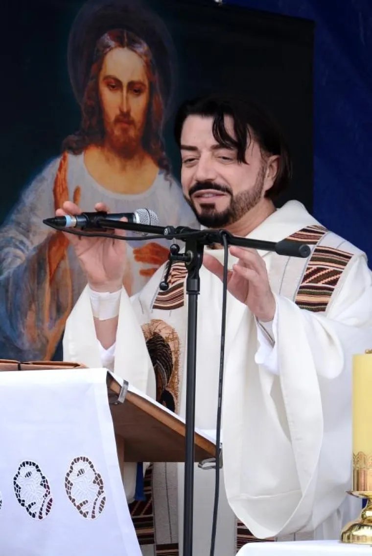 PETRINJA: Više stotina ljudi došlo je na duhovnu obnovu koju vodi velečasni Zlatko Sudac